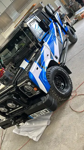 4x4 Defender d'intervention Auto Repar à l'atelier